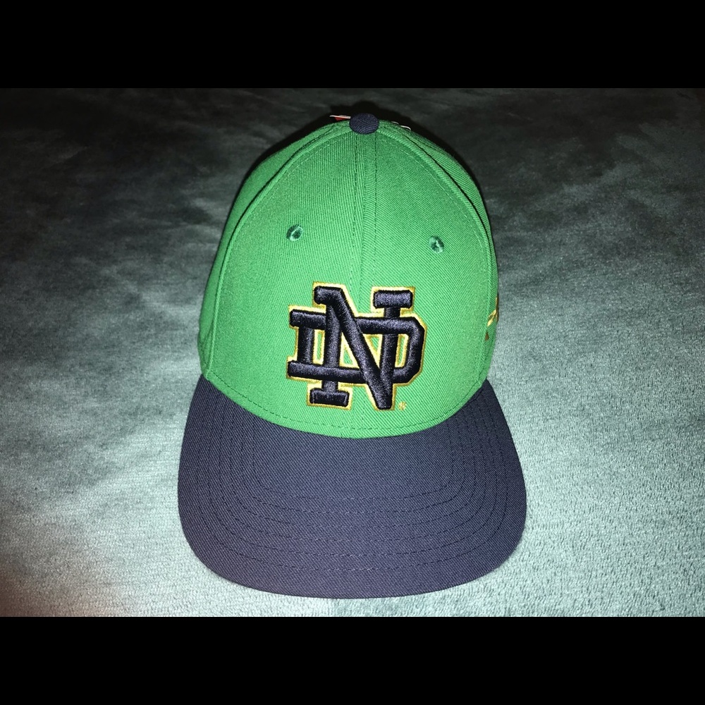 NWT Notre Dame Under Armour Fitted Hat - Sz. M